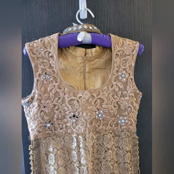 Golden Dress with pants - Picture 3 of 3